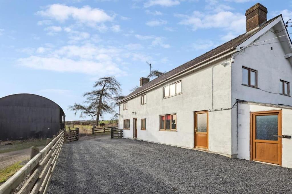 Upper Caerfaelog Farmhouse Llanbister Экстерьер фото