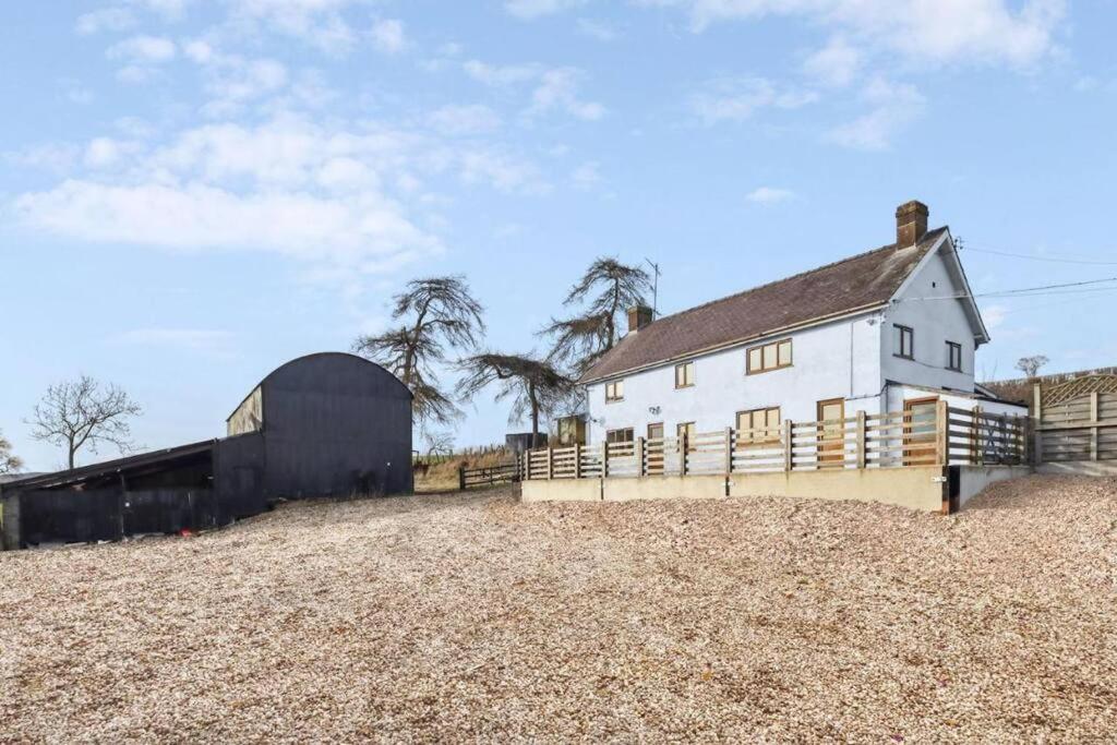Upper Caerfaelog Farmhouse Llanbister Экстерьер фото