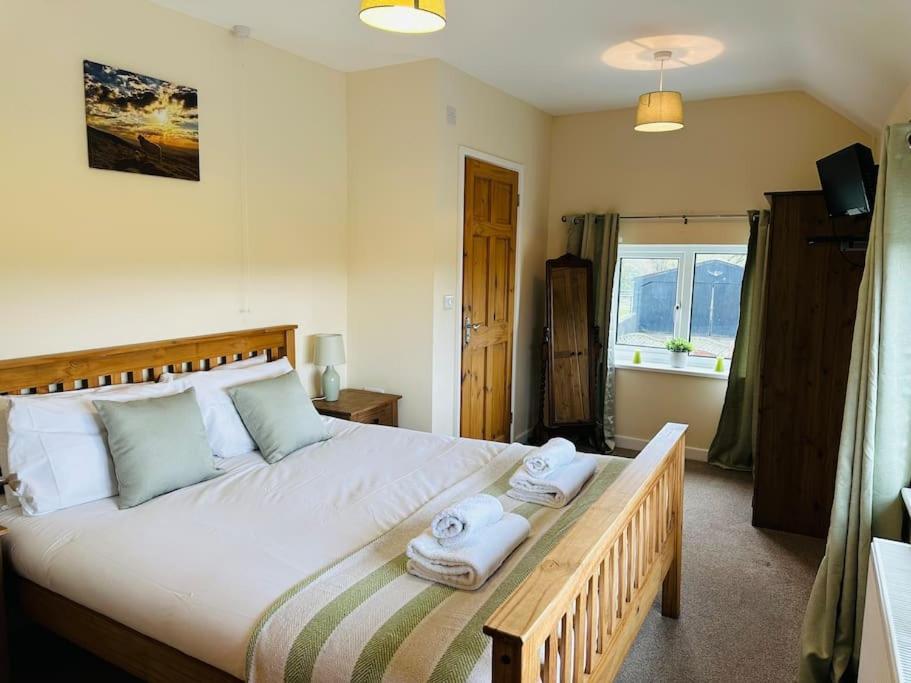 Upper Caerfaelog Farmhouse Llanbister Экстерьер фото